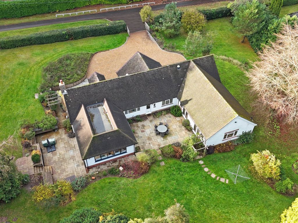 5 bed bungalow for sale in Grayshott, Hindhead GU26, £1,295,000