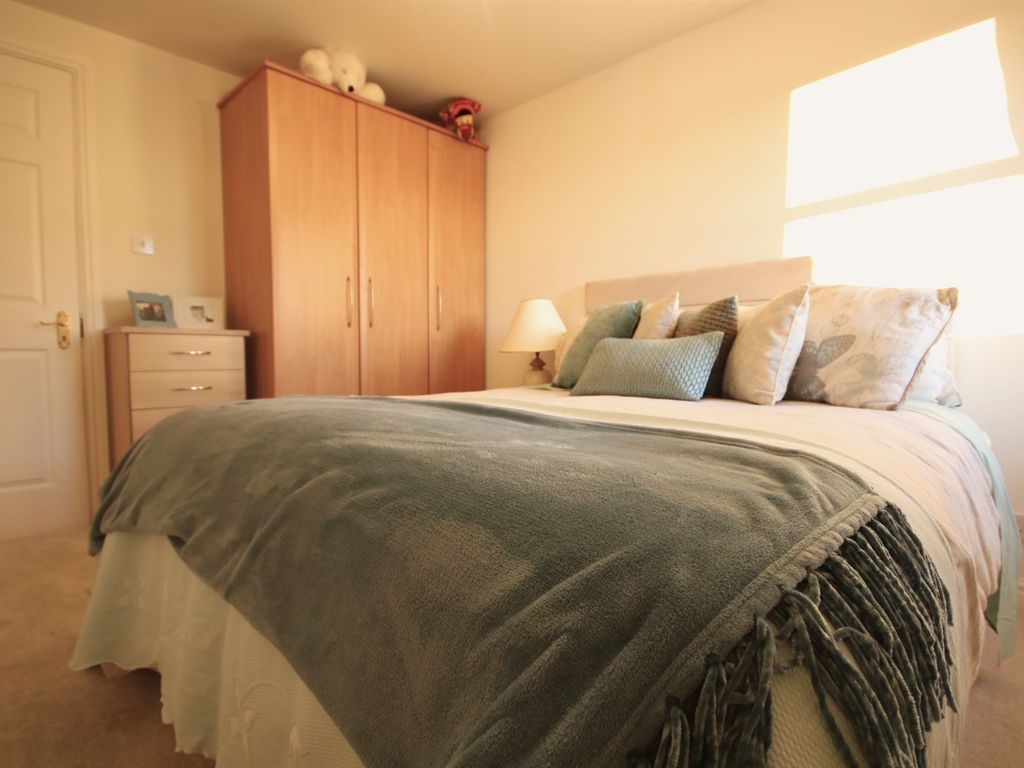 2 bed flat to rent in Kennerleys Lane, Wilmslow SK9, £1,600 pcm