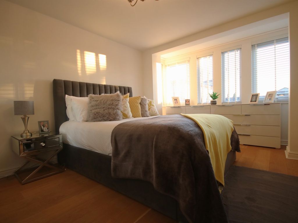 2 bed flat to rent in Kennerleys Lane, Wilmslow SK9, £1,600 pcm