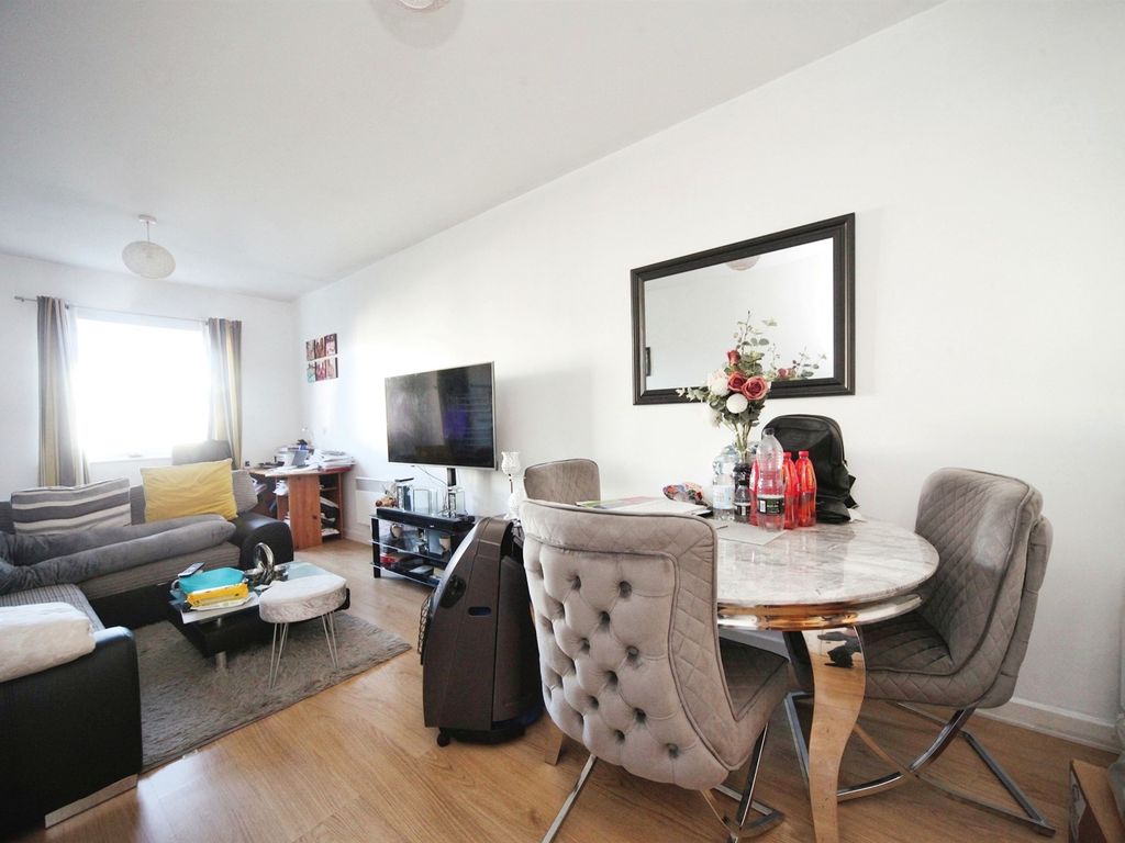 1 bed flat for sale in The Parklands, Dunstable LU5, £160,000