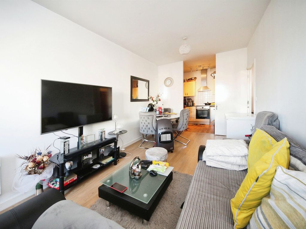 1 bed flat for sale in The Parklands, Dunstable LU5, £160,000