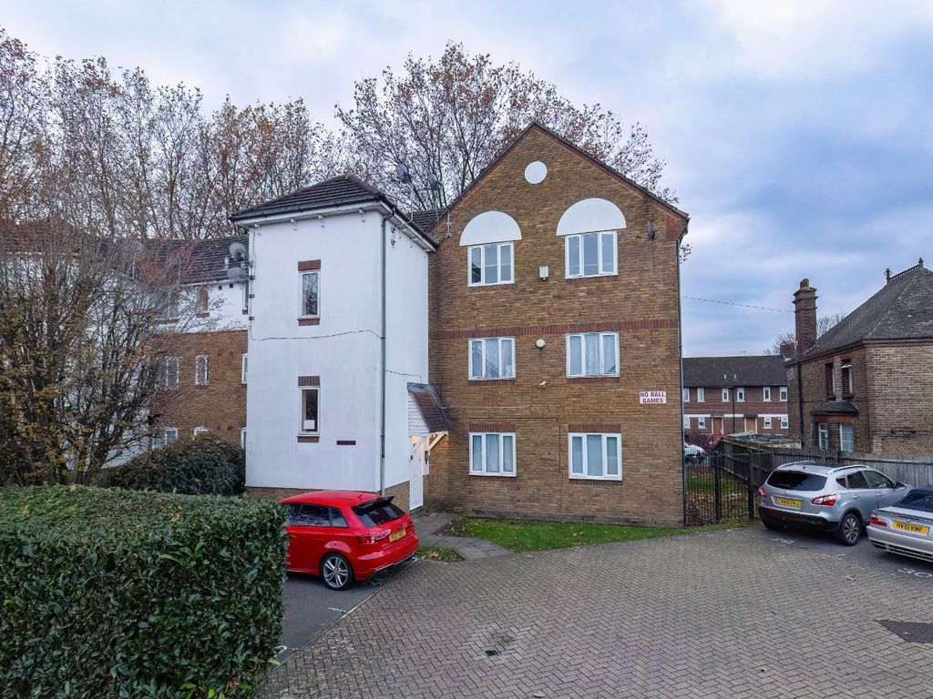 2 bed flat for sale in Caraway Close, Plaistow, London E13, £235,000