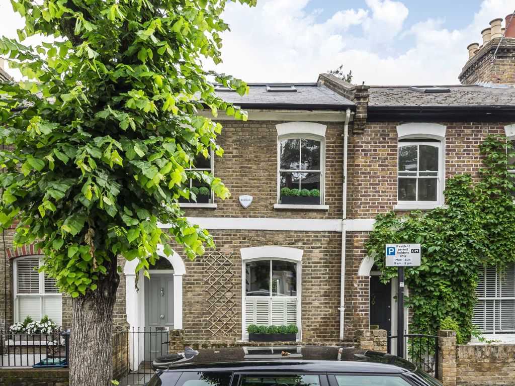 4 bed property to rent in Paxton Road, London W4, £3,718 pcm