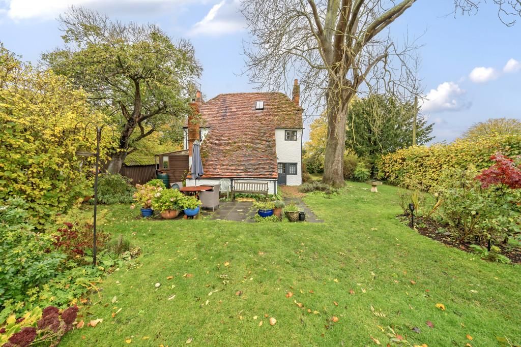 3 bed detached house for sale in School Road, Hurst, Reading RG10, £799,950