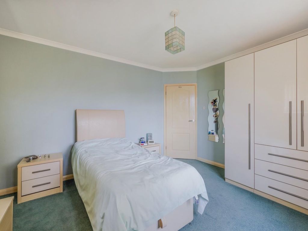 2 bed maisonette for sale in Ardrossan Gardens, Worcester Park KT4, £310,000
