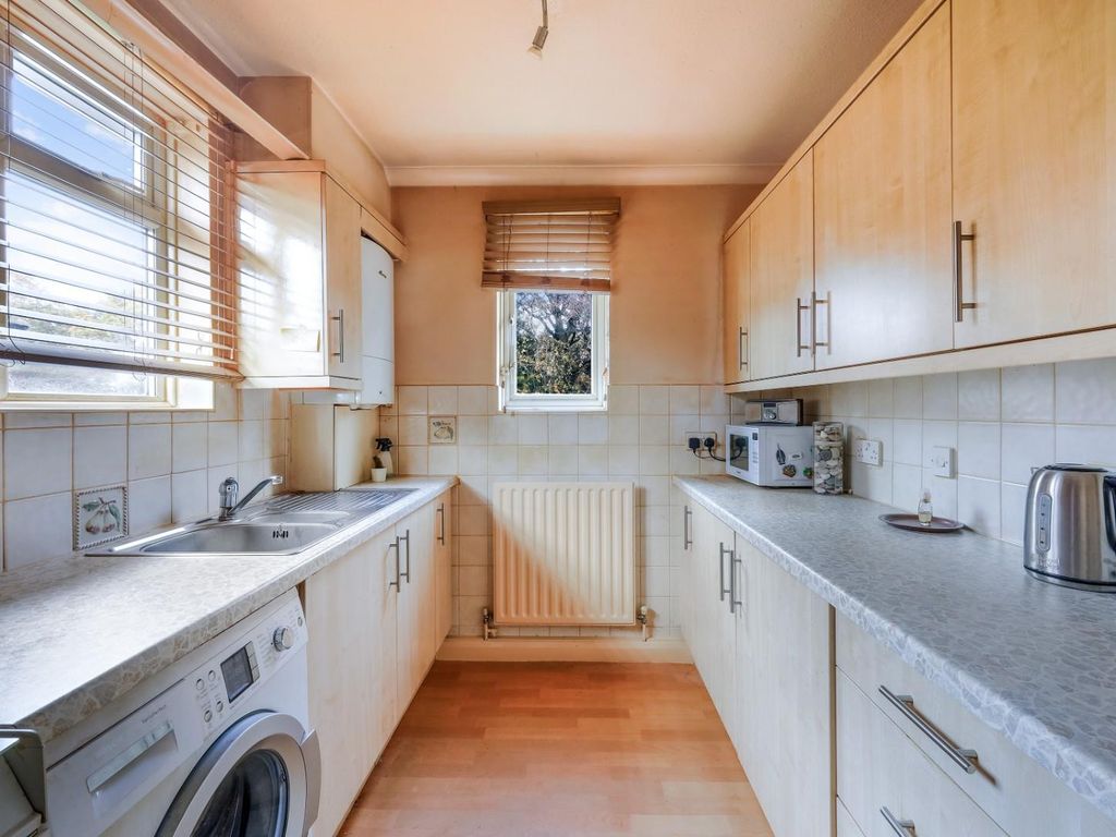 2 bed maisonette for sale in Ardrossan Gardens, Worcester Park KT4, £310,000