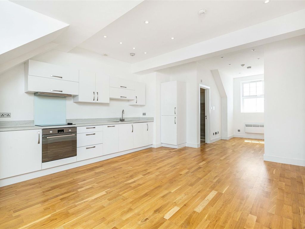 Studio to rent in Broadway Court, The Broadway, London SW19, £1,400 pcm