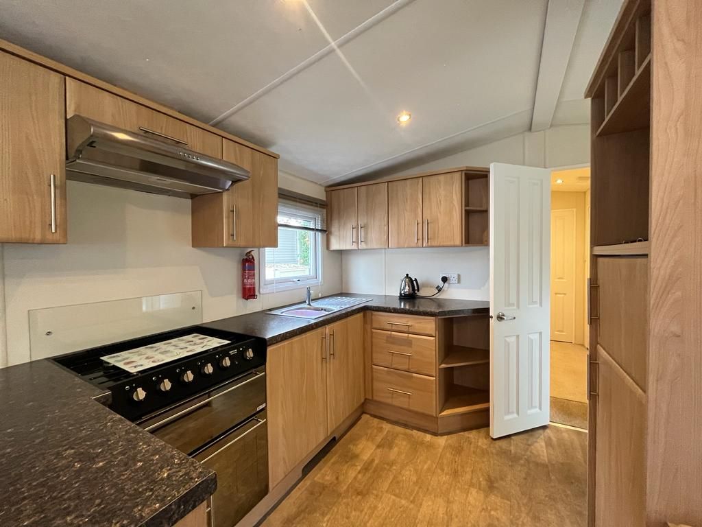 2 bed mobile/park home for sale in Carlton Meres, Carlton, Saxmundham IP17, £45,000