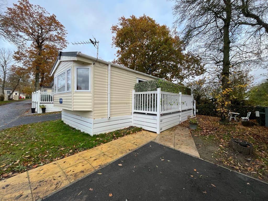 2 bed mobile/park home for sale in Carlton Meres, Carlton, Saxmundham IP17, £45,000