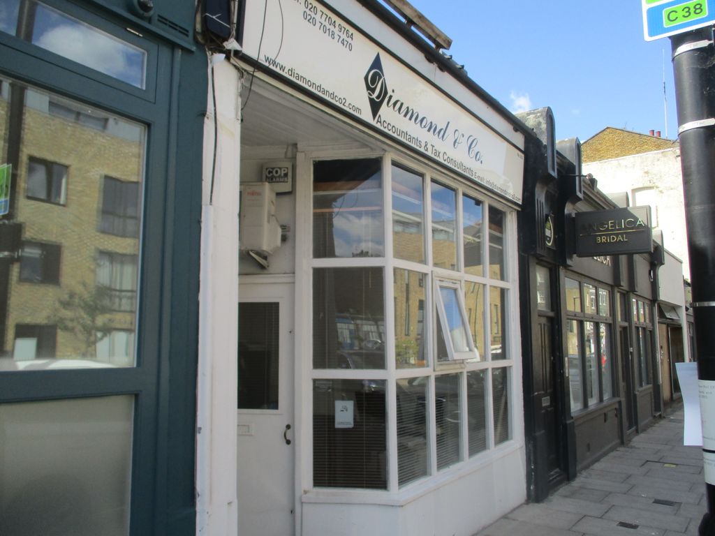 Office to let in Liverpool Road, London N1, £12,500 pa