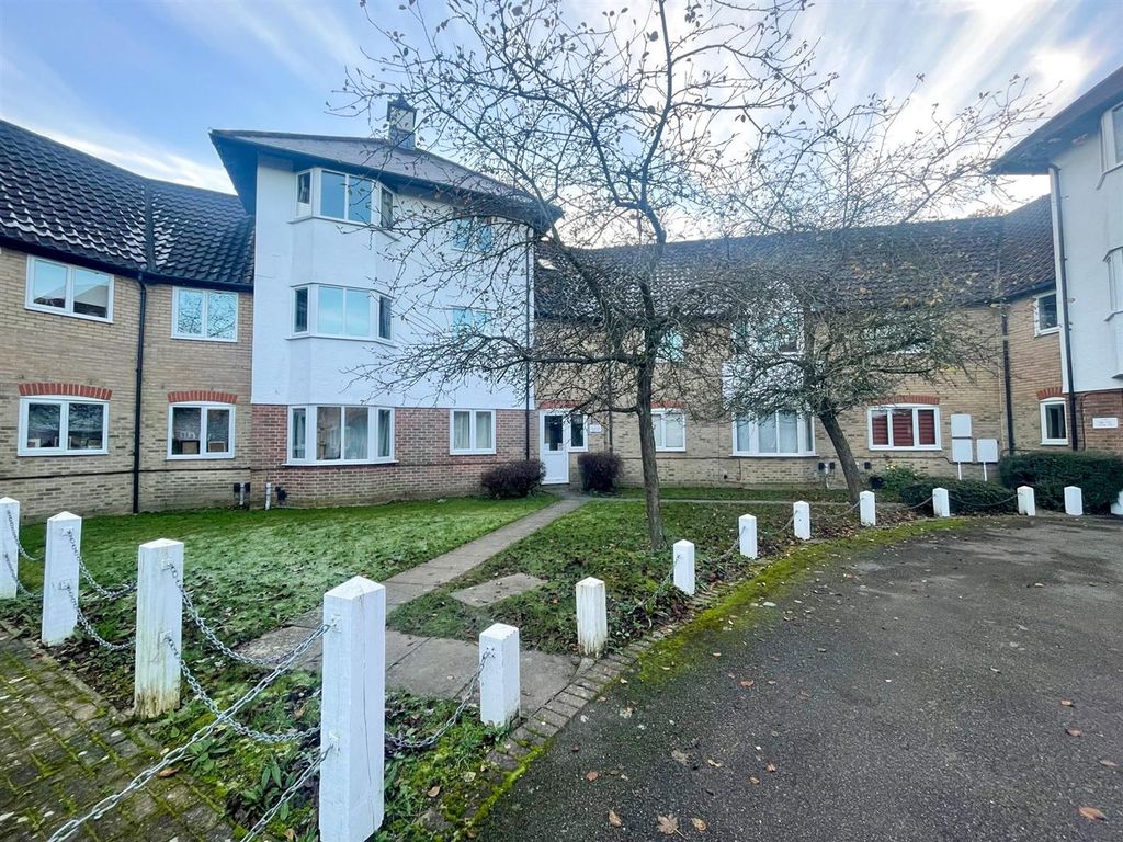 1 bed flat to rent in Dale Close, Stanway, Colchester CO3, £825 pcm