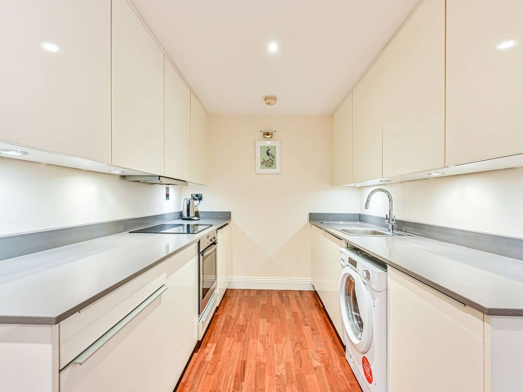 2 bed flat for sale in Gilmore House, Clapham Common North Side, Clapham, London SW4, £760,000