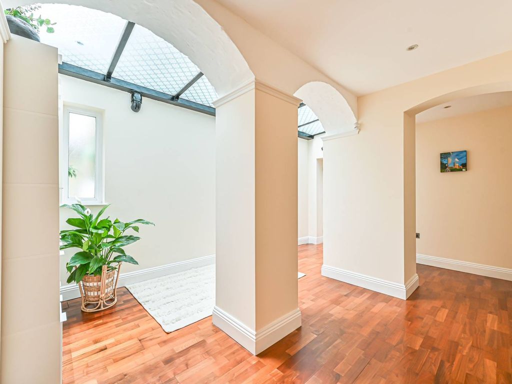 2 bed flat for sale in Gilmore House, Clapham Common North Side, Clapham, London SW4, £760,000