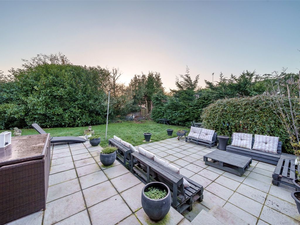 4 bed terraced house for sale in Haversham Drive, Bracknell, Berkshire RG12, £400,000