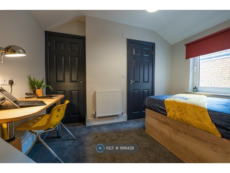 Room to rent in Burlington Crescent, Goole DN14, £520 pcm