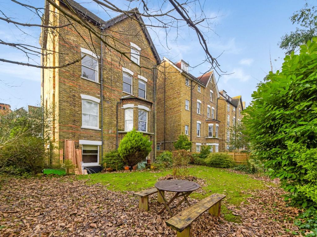 1 bed flat to rent in Crystal Palace Park Road, London SE26, £1,250 pcm