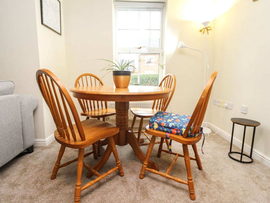 2 bed flat for sale in Price Close East Chase Meadow, Warwick CV34, £190,000