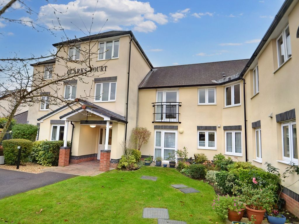 1 bed flat for sale in Clarks Court, High Street, Cullompton, Devon EX15, £135,000