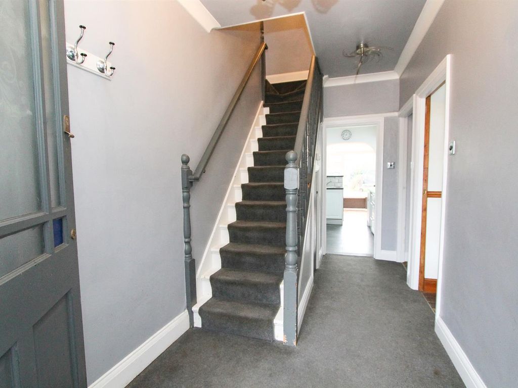 4 bed detached house for sale in Glyn Road, Worcester Park KT4, £700,000
