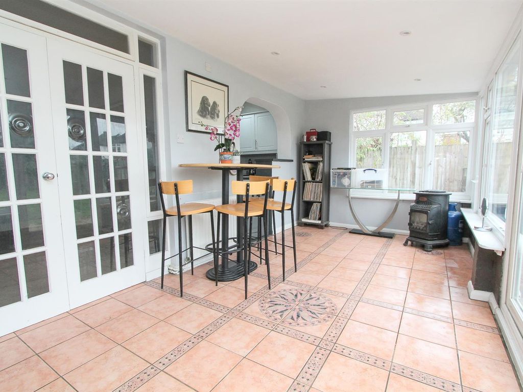 4 bed detached house for sale in Glyn Road, Worcester Park KT4, £700,000