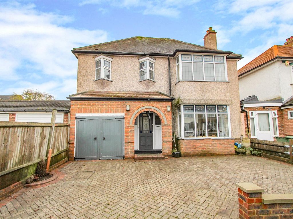 4 bed detached house for sale in Glyn Road, Worcester Park KT4, £700,000
