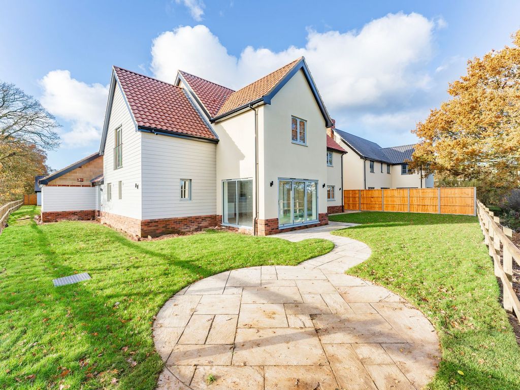 New home, 5 bed detached house for sale in Meadow Flower, Little Fransham NR19, £800,000