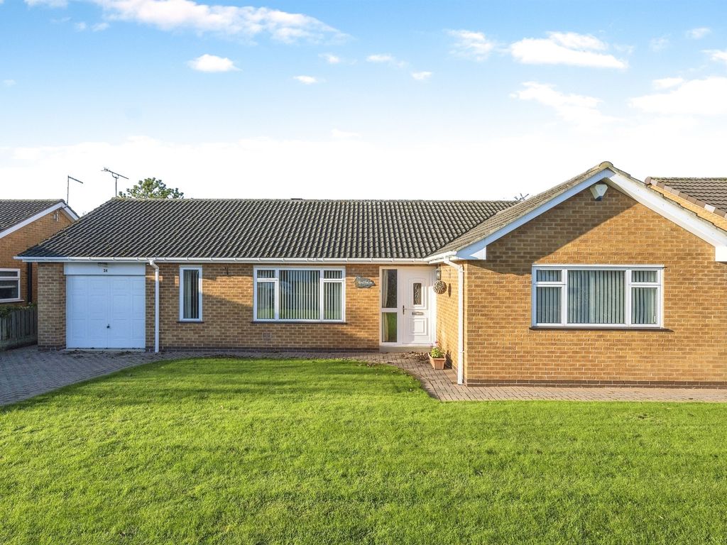 3 bed detached bungalow for sale in Stonecross Drive, Sprotbrough, Doncaster DN5, £325,000