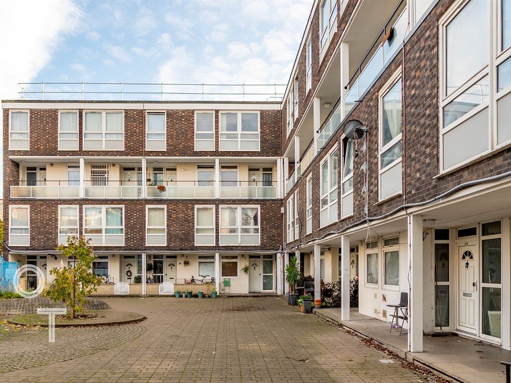 3 bed maisonette for sale in Kiln Place, London NW5, £535,000