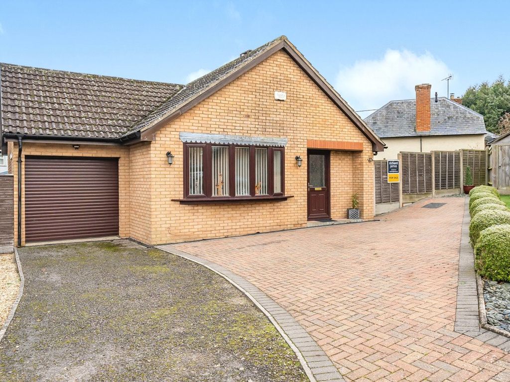 2 bed bungalow for sale in Willowbrook, Purton SN5, £385,000