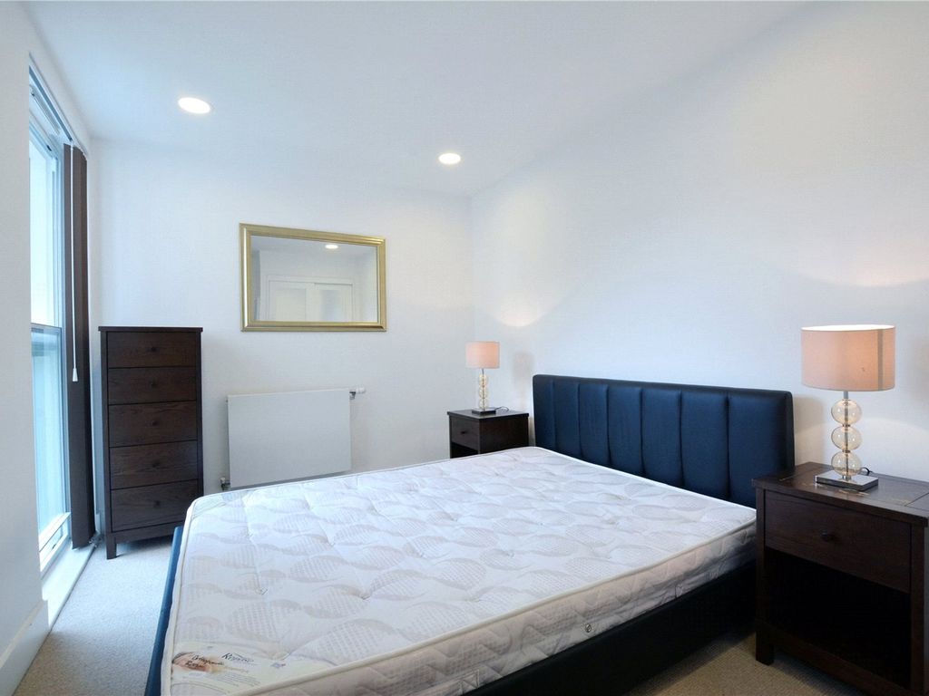 1 bed flat for sale in Market Road, London N7, £460,000