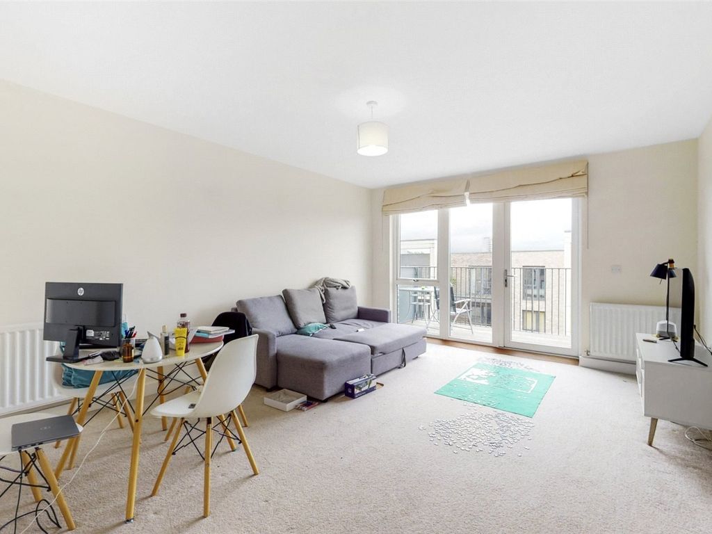 2 bed flat for sale in Denver Court, London NW9, £425,000