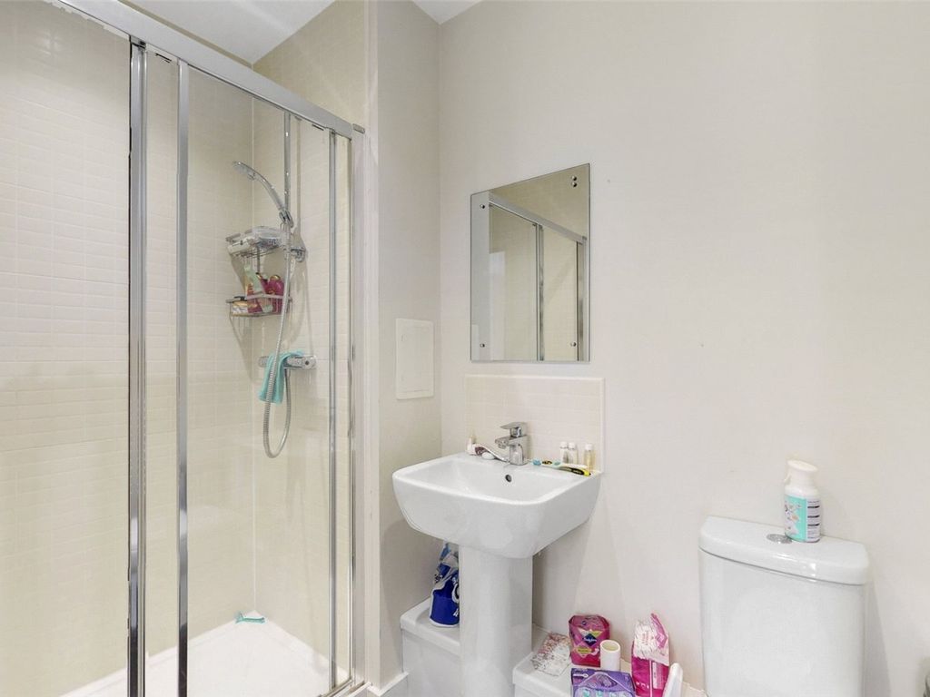 2 bed flat for sale in Denver Court, London NW9, £425,000
