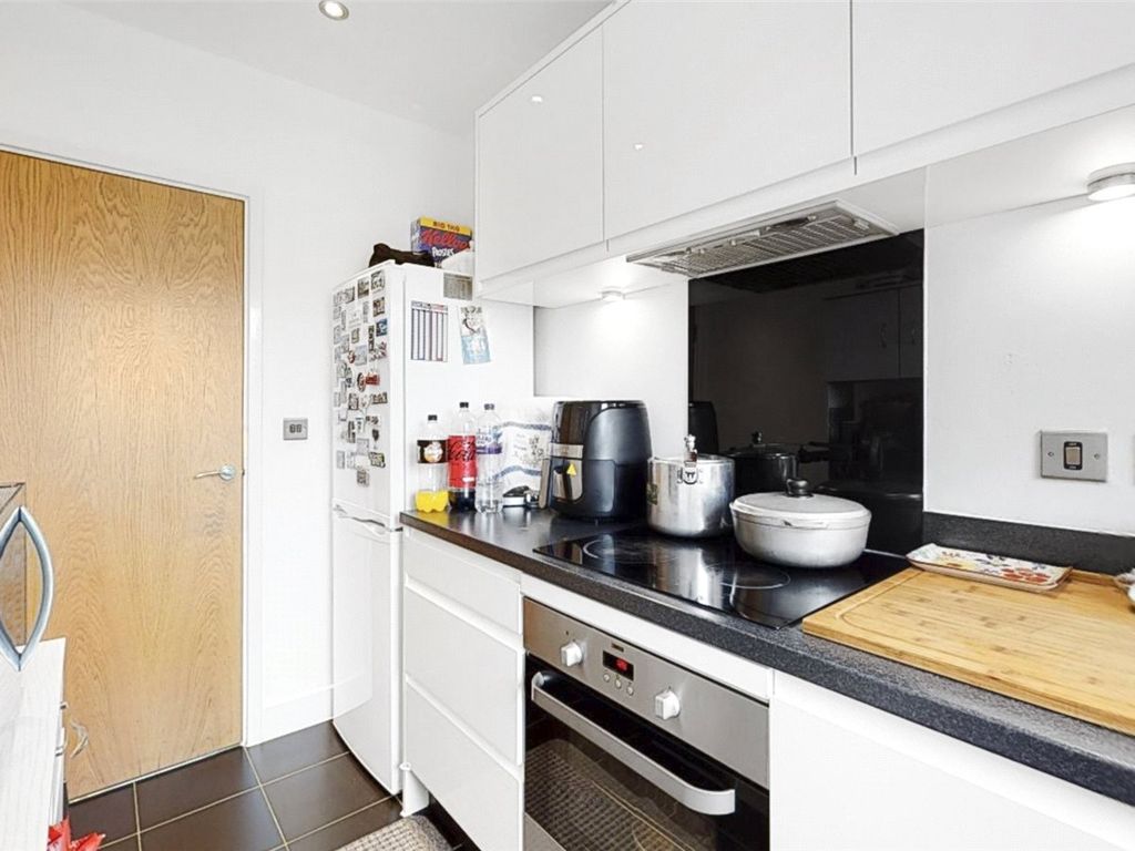 2 bed flat for sale in Denver Court, London NW9, £420,000