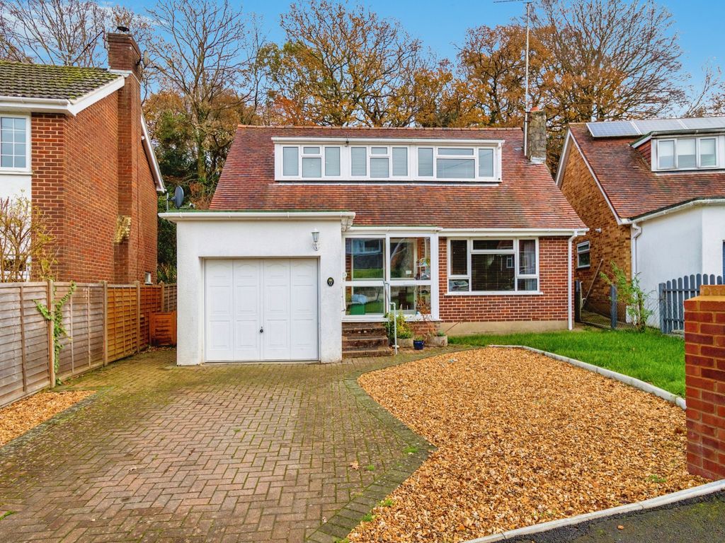 3 bed detached house for sale in Linwood Close, Southampton SO45, £375,000