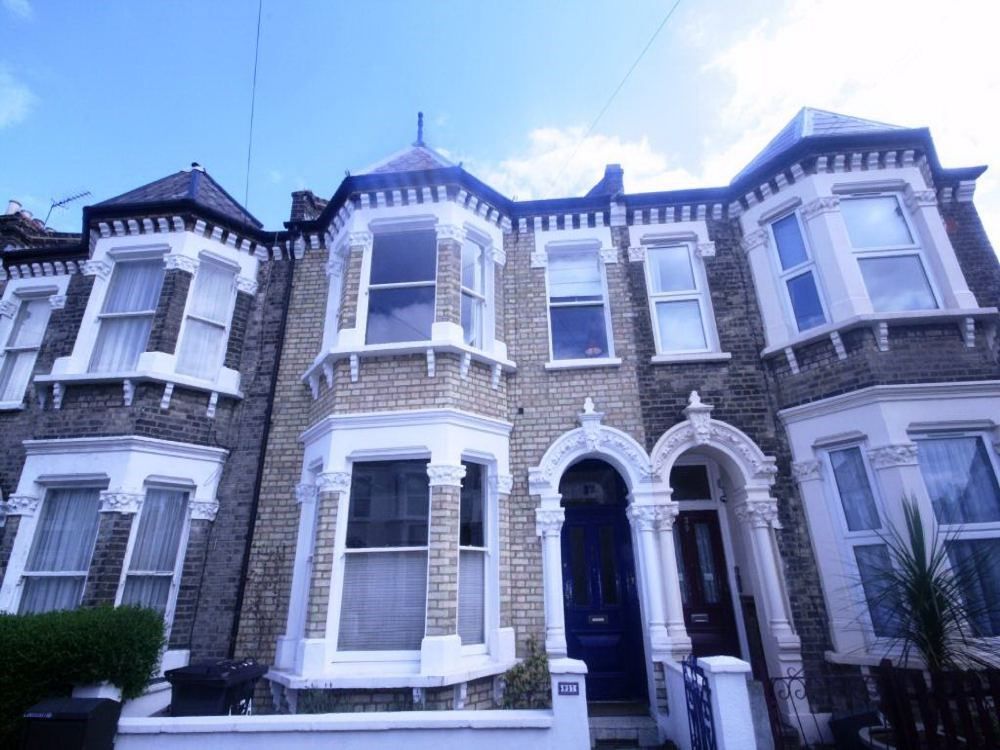 4 bed town house to rent in Arodene Road, Brixton SW2, £3,200 pcm