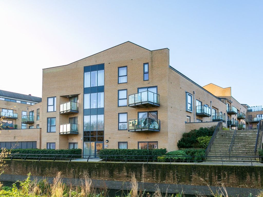 1 bed flat for sale in The Embankment, Nash Mills Wharf, Hemel Hempstead, Hertfordshire HP3, £240,000