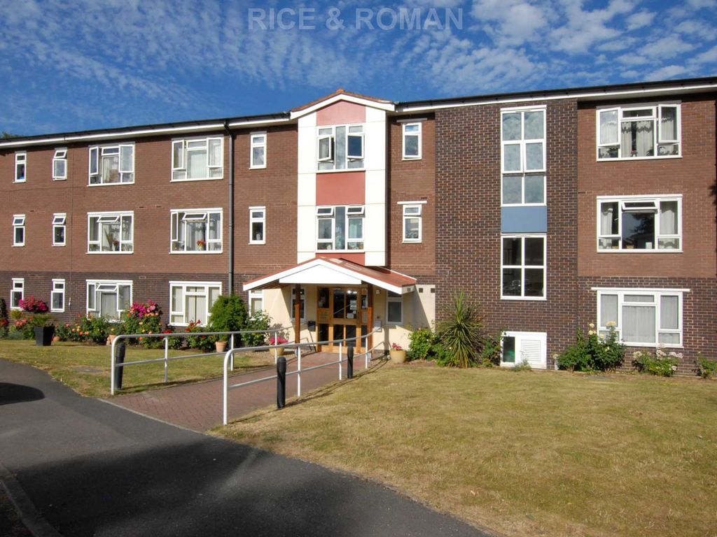 1 bed flat for sale in The Firs, Firs Close, Claygate KT10, £235,000