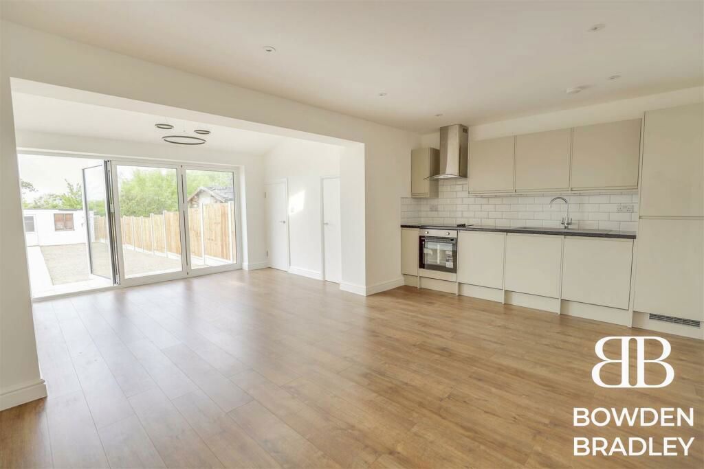 3 bed semi-detached house for sale in Aveley Road, Upminster RM14, £385,000