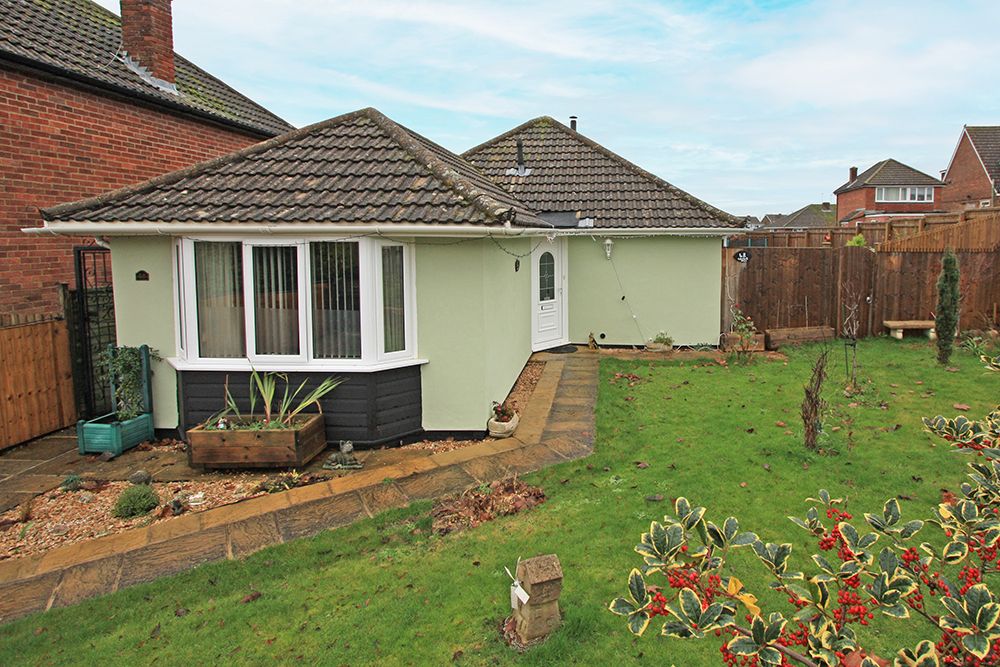 3 bed detached bungalow for sale in Grove Hill, Highworth, Swindon SN6, £373,000