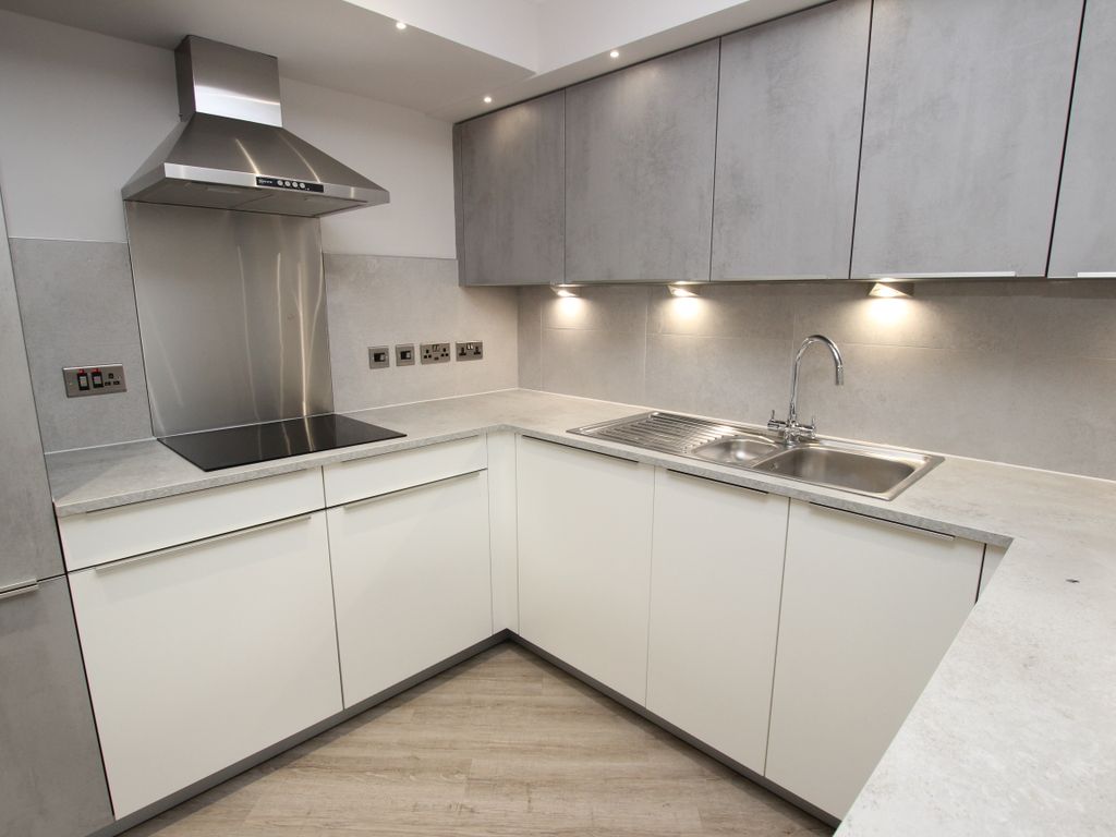 2 bed flat to rent in Barrack Lane, Nottingham NG7, £1,500 pcm