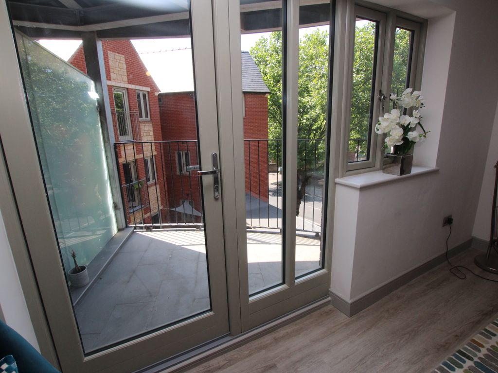 2 bed flat to rent in Barrack Lane, Nottingham NG7, £1,500 pcm
