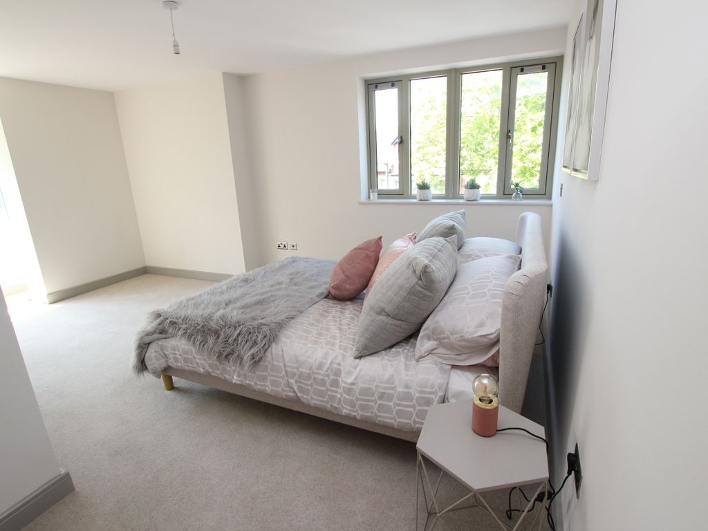 2 bed flat to rent in Barrack Lane, Nottingham NG7, £1,500 pcm