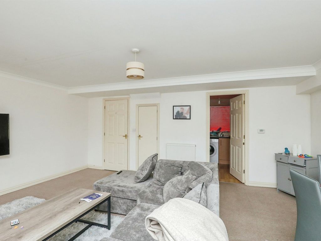 2 bed flat for sale in Dereham NR19, £110,000