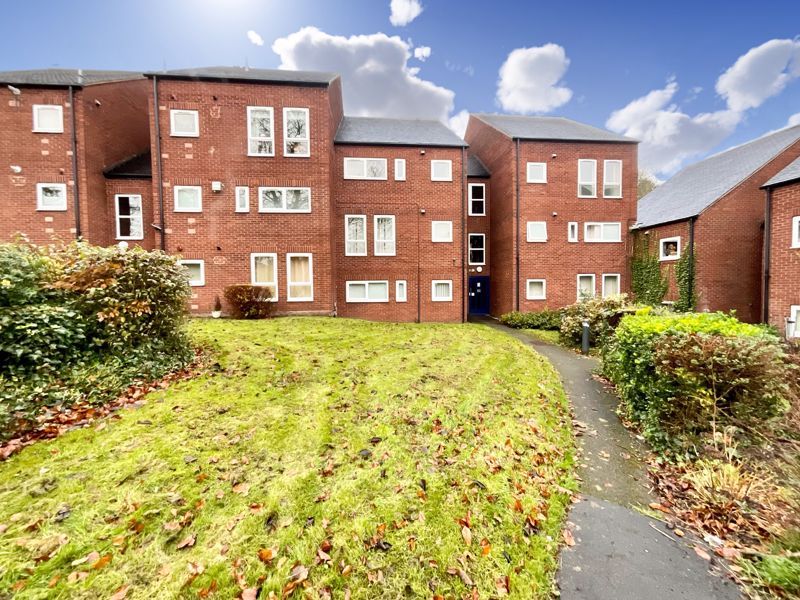 2 bed flat for sale in Stafford Road, Stone ST15, £90,000