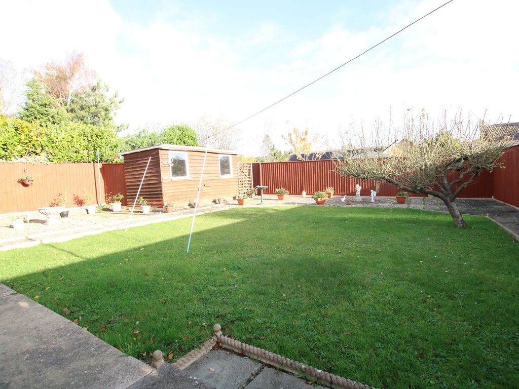 3 bed detached bungalow for sale in Thornhill Road, Barham, Ipswich, Suffolk IP6, £380,000