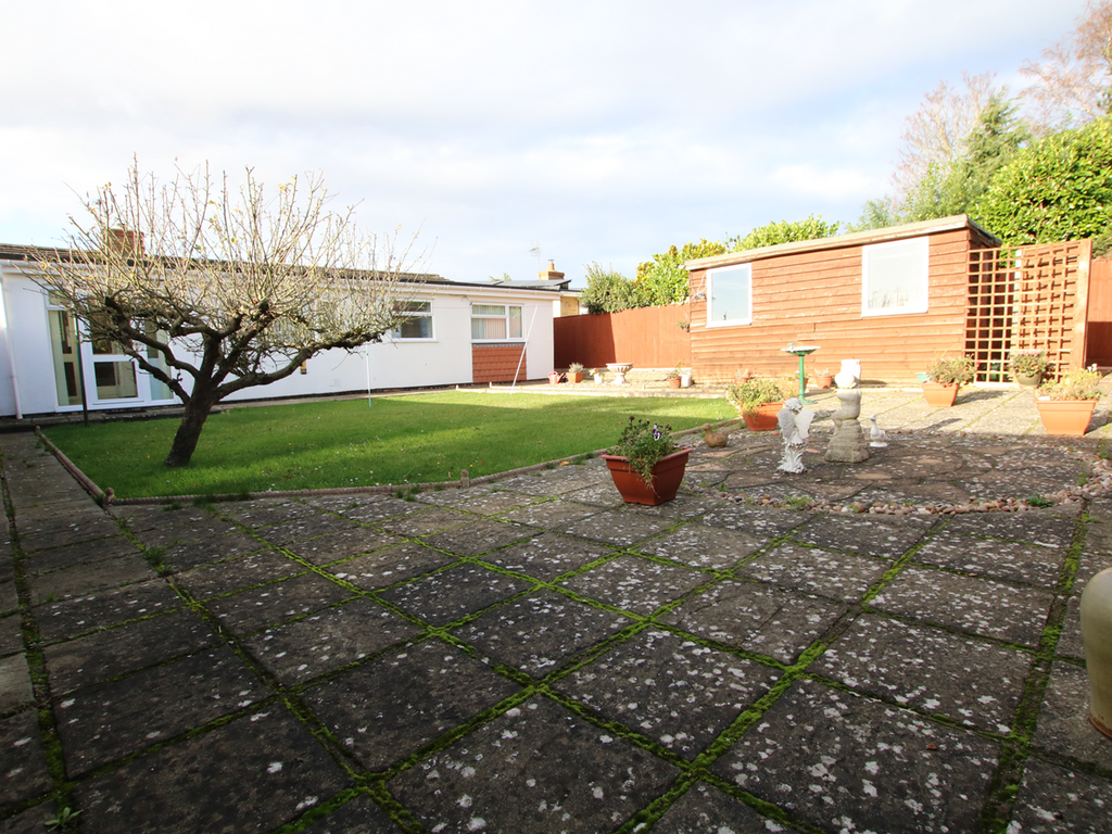 3 bed detached bungalow for sale in Thornhill Road, Barham, Ipswich, Suffolk IP6, £380,000