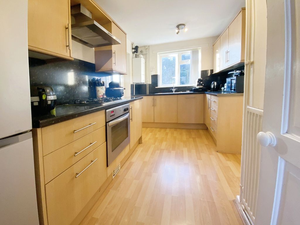 3 bed terraced house for sale in Avon Crescent, Alcester B49, £230,000