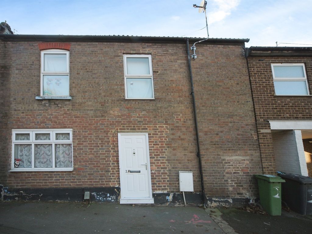 2 bed terraced house for sale in Jubilee Street, Luton LU2, £240,000