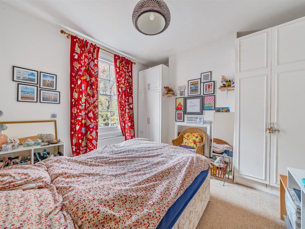 2 bed maisonette for sale in Canon Beck Road, London SE16, £450,000