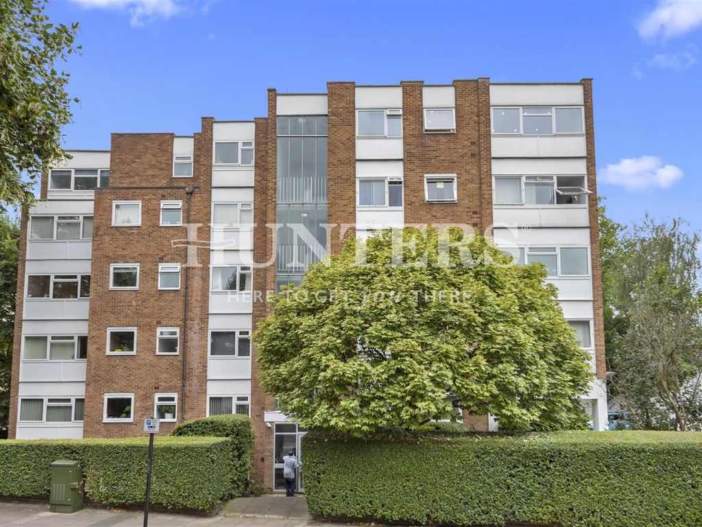 3 bed flat for sale in Acol Road, London NW6, £900,000